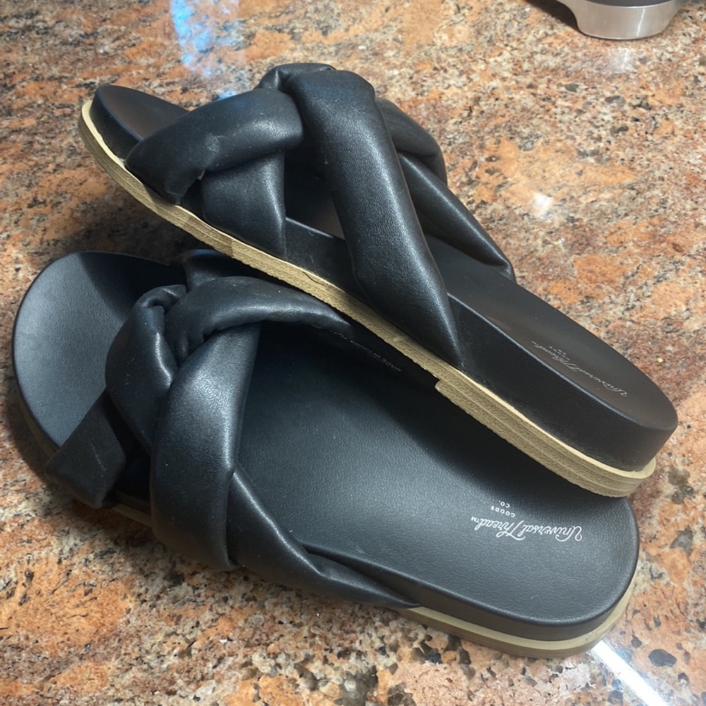 Sandals - Picture 2 of 5